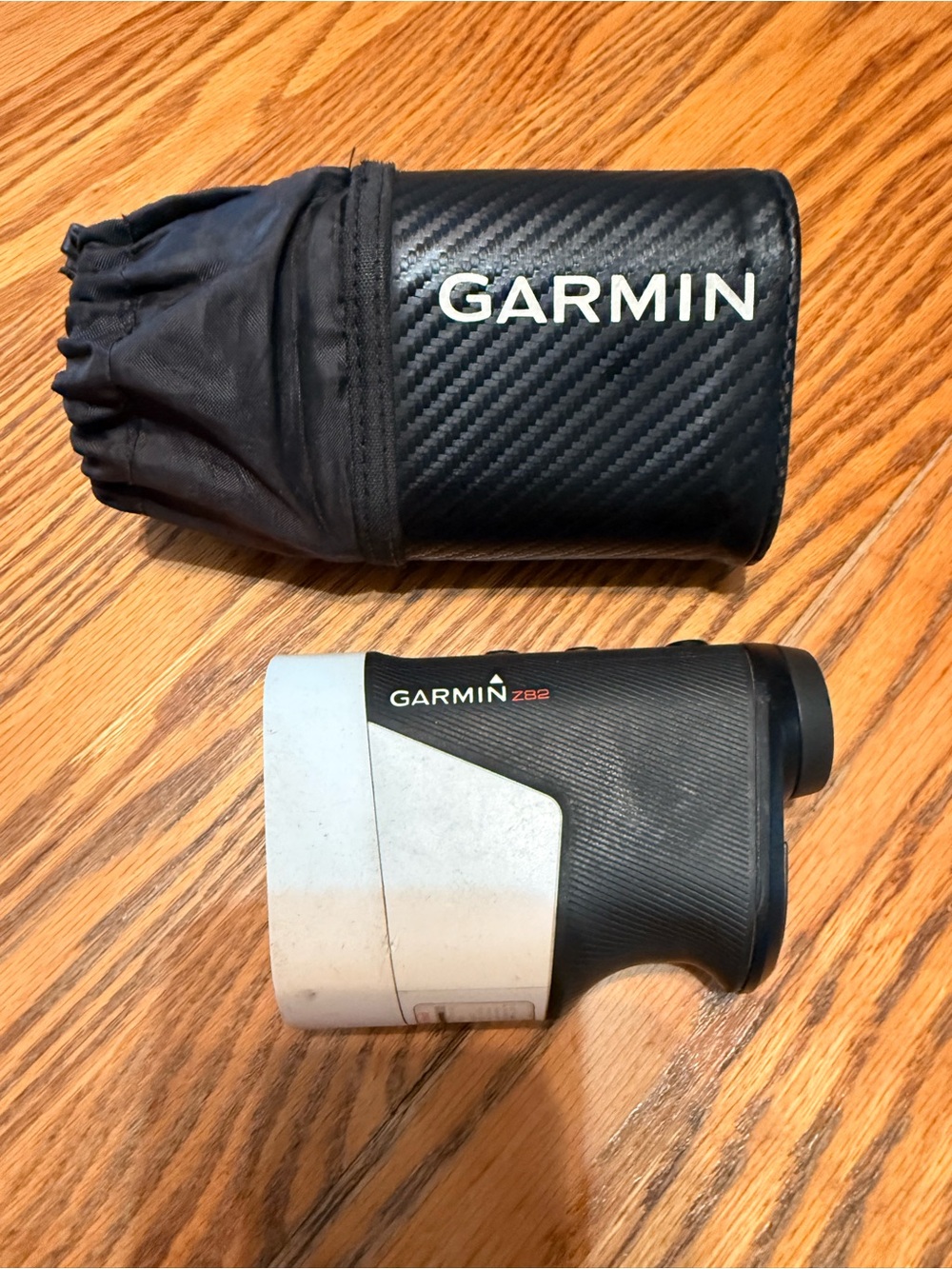 Garmin White and Black Rangefinder with Carry Pouch